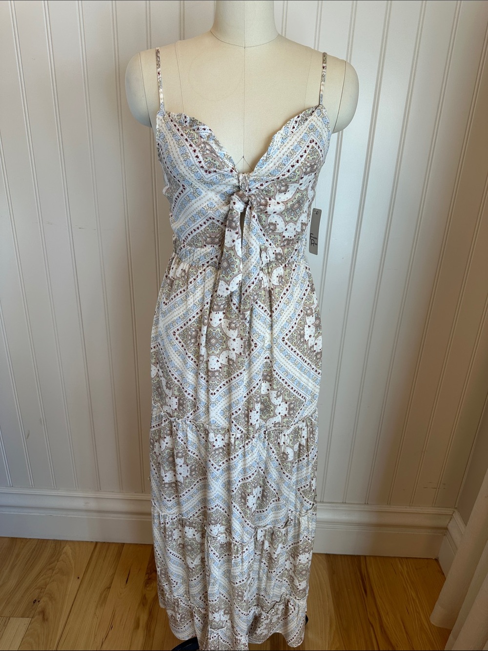 Tie-Front Maxi Dress in Soft Beige Paisley